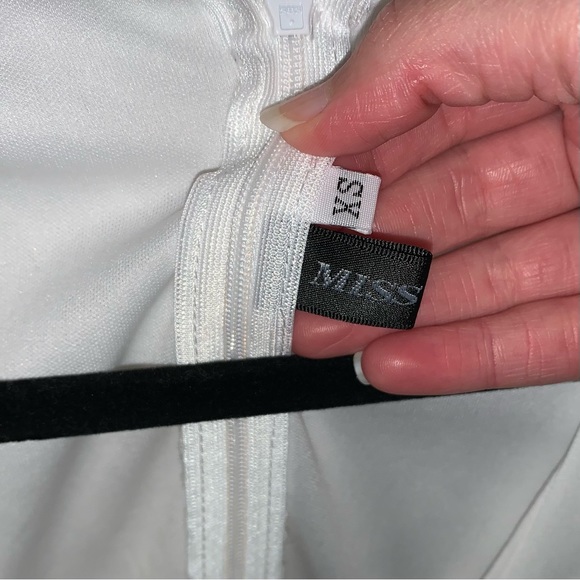 MISS ORD White Flowy Dress - Picture 3 of 3